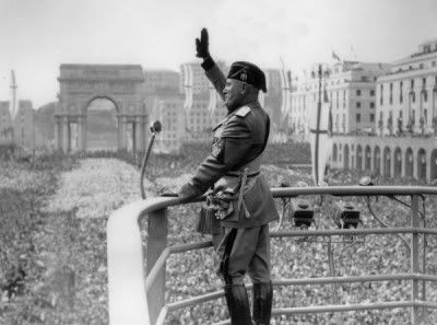Benito_Mussolini_Roman_Salute.jpg