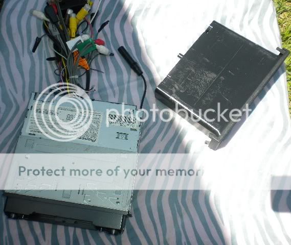 Pioneer AVH P4900 DVD Touchscreen in Dash Radio  DVD CD Holder Case