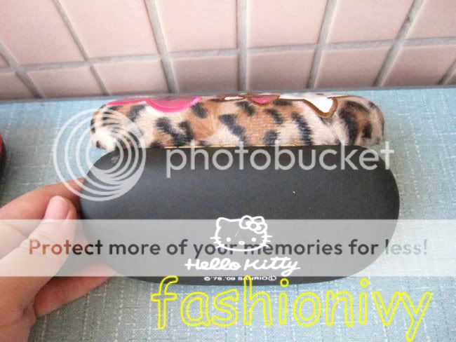 SANRIO Hello kitty holing lipstick Leopard hard Sun Eyeglass Cases box 
